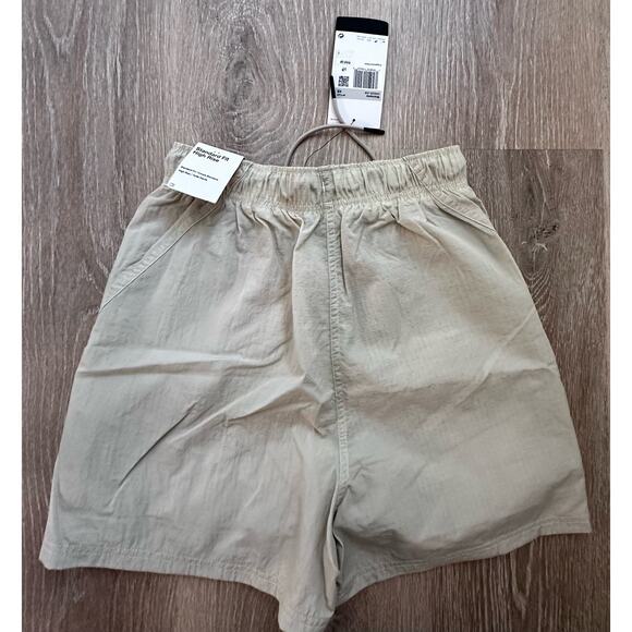 Nike | Women's Standard Fit High Rise Shorts | NWT | Tan/Khaki | SZ‎ XS - Picture 6 of 7